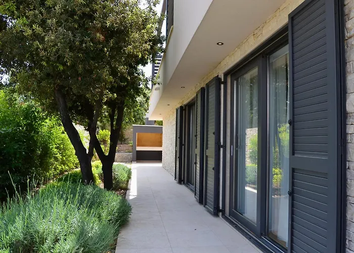 Ardura Villa *
